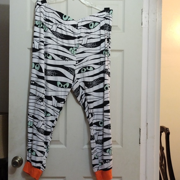 Celebrate Halloween sleepwear top and bottom size 2x - Picture 4 of 5